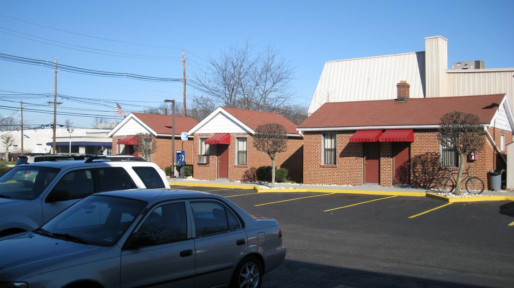 Mounts Motel Lawrenceville Exterior photo